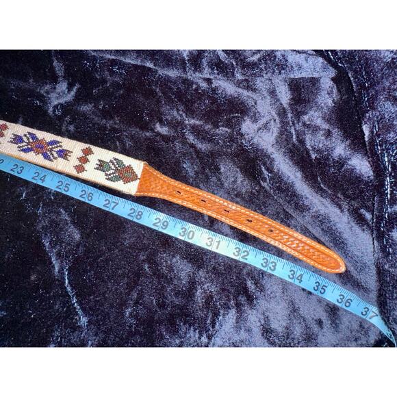 VINTAGE NATIVE GLASS INTRICATELY BEADED BELT ON TOOLED LEATHER - Picture 8 of 9
